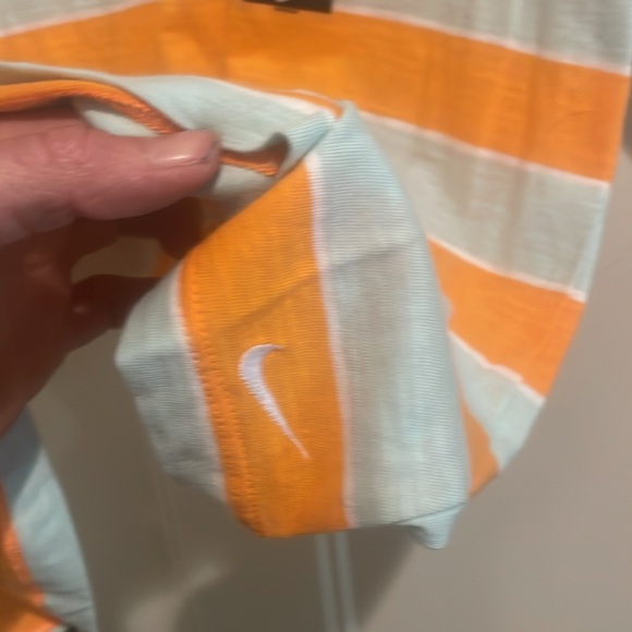 NWT Nike t-shirt - Picture 2 of 3
